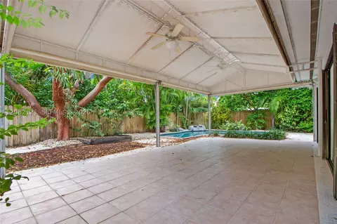 Exterior - 119 Harbor Dr, Key Biscayne, FL 33149 photo 4 of 4