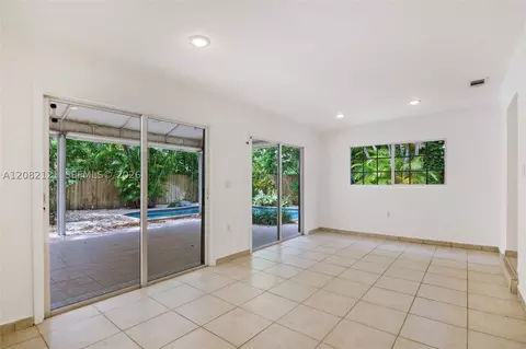 Living - 119 Harbor Dr, Key Biscayne, FL 33149 photo 2 of 2