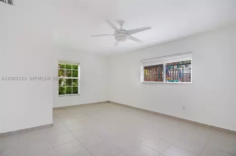 Bedroom - 119 Harbor Dr, Key Biscayne, FL 33149 photo 2 of 3
