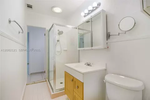Bath - 119 Harbor Dr, Key Biscayne, FL 33149 photo 1 of 1