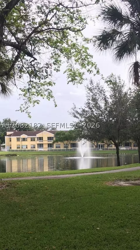 8592 W Sunrise Blvd #111, Plantation, FL 33322