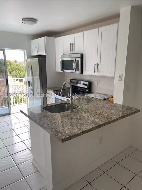 2575 SW 27th Ave #506, Miami, FL 33133