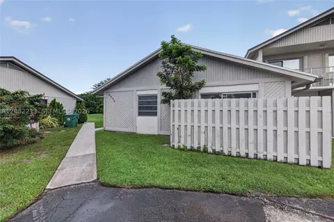 2230 Nova Village Dr, Davie, FL 33317