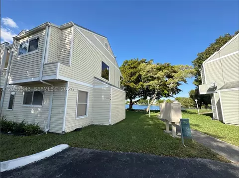 3405 NW 44th St #204, Oakland Park, FL 33309