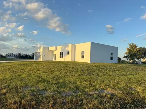 401 Lexington Dr, Sebring, FL 33876 photo 2