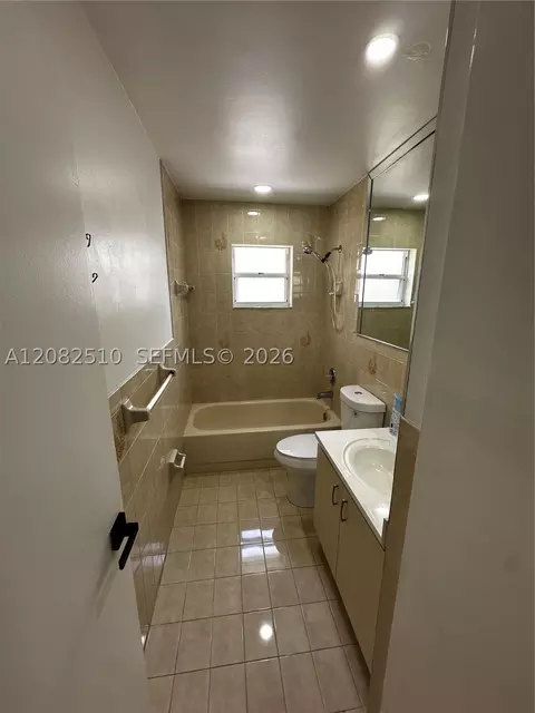 Bath - 7330 W 30th Ave, Hialeah, FL 33018 photo 3 of 4