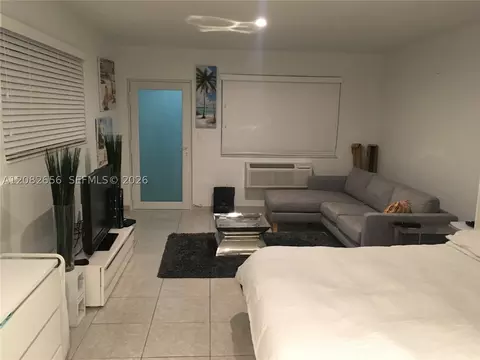 158 Ocean Dr #407, Miami Beach, FL 33139