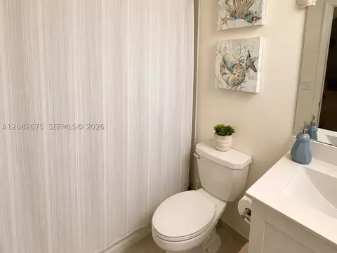Bath - 11388 W 34th Way, Hialeah, FL 33018 photo 3 of 3