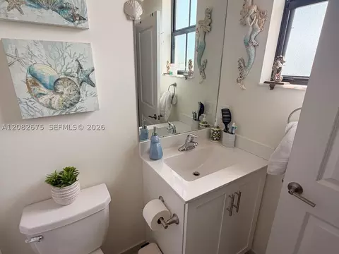 Bath - 11388 W 34th Way, Hialeah, FL 33018 photo 2 of 3
