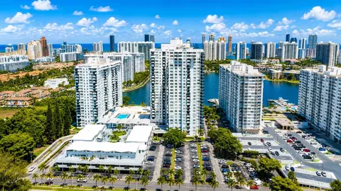 2750 NE 183rd St #PH05, Aventura, FL 33160