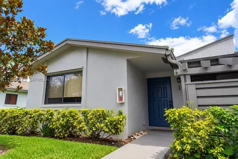 445 Lakeview Dr #1, Weston, FL 33326