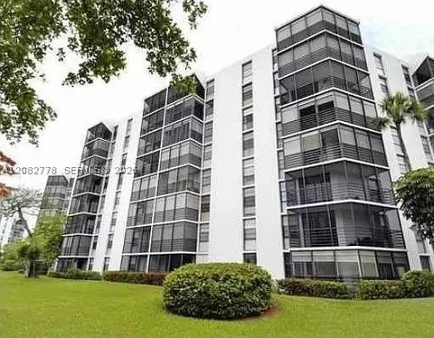 20500 W Country Club Dr #711, Aventura, FL 33180