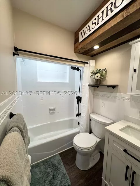 Bath - 1160 W 33rd Pl, Hialeah, FL 33012 photo 1 of 5