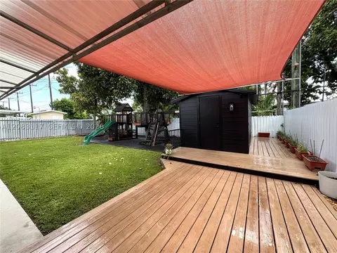 Exterior - 1160 W 33rd Pl, Hialeah, FL 33012 photo 3 of 4
