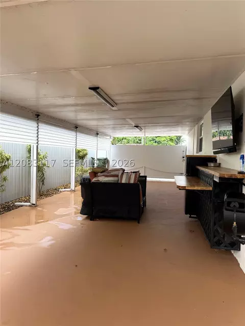 Exterior - 1160 W 33rd Pl, Hialeah, FL 33012 photo 2 of 4