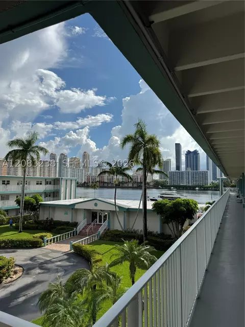 3922 NE 166th St #S305, North Miami Beach, FL 33160