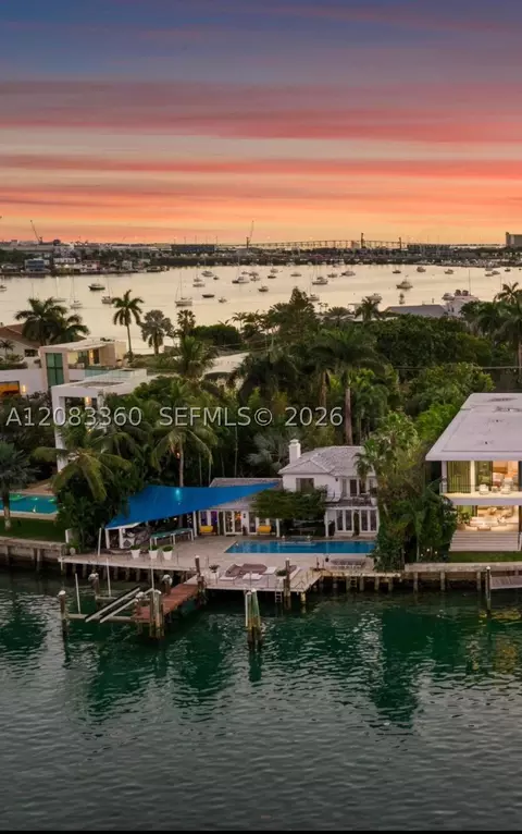 1421 N Venetian Way, Miami Beach, FL 33139