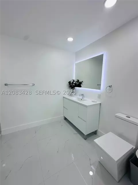 Bath - 82 E 16th St, Hialeah, FL 33010 photo 3 of 5