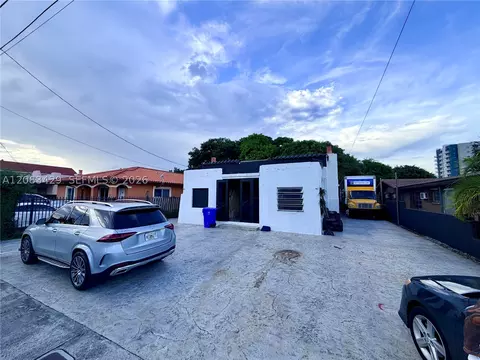 1829 NW 5th St, Miami, FL 33125