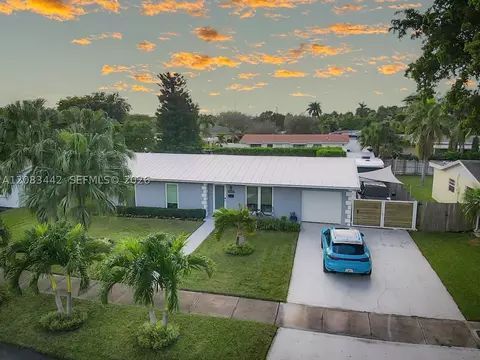 18124 SW 92nd Ct, Palmetto Bay, FL 33157