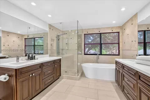 Bath - 7320 NW 68th Way, Parkland, FL 33067 photo 2 of 3