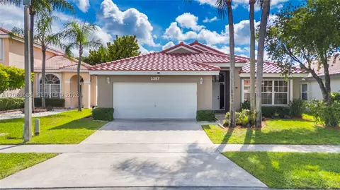 1387 SW 181st Ave, Pembroke Pines, FL 33029