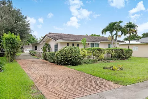 633 NE 119th St, Biscayne Park, FL 33161