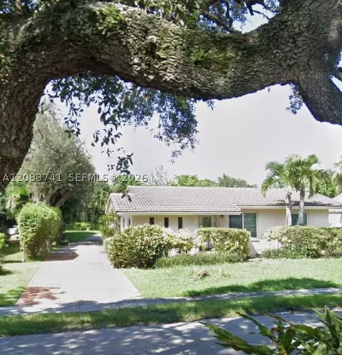 633 NE 119th St, Biscayne Park, FL 33161