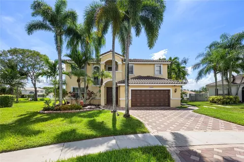 18806 NW 23rd Pl, Pembroke Pines, FL 33029