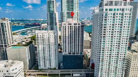 227 NE 2nd St #3001, Miami, FL 33132