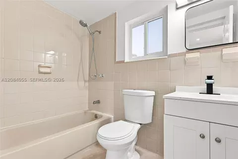 Bath - 4795 E 8th Ct, Hialeah, FL 33013 photo 3 of 3