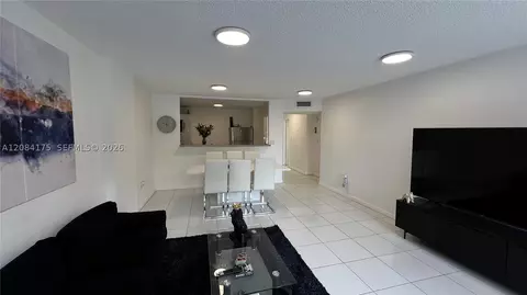 2780 NE 183rd St #303, Aventura, FL 33160