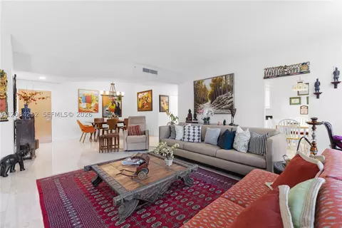 21055 Yacht Club Dr #207, Aventura, FL 33180