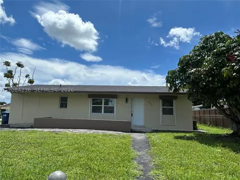 3270 NW 196th Ln, Miami Gardens, FL 33056
