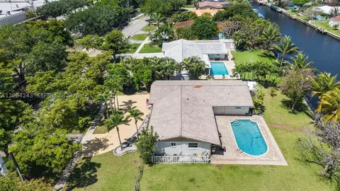 6121 SW 16th St, Plantation, FL 33317