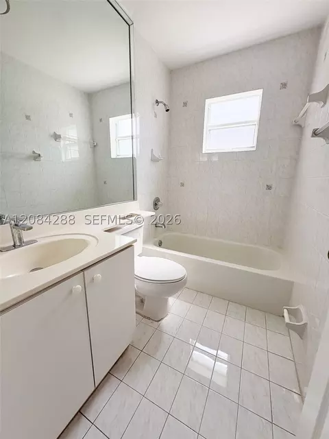 Bath - 3397 W 72nd Pl, Hialeah, FL 33018 photo 3 of 4