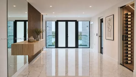 Entry Way - 141 Grassy Rd, Key Largo, FL 33037 photo 2 of 2