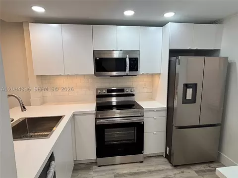 10304 Sunrise Lakes Blvd #209, Sunrise, FL 33322