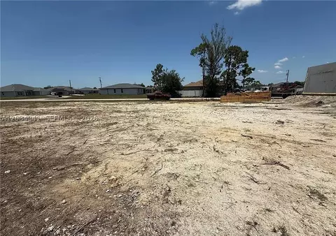 2208 NE 39th Ter, Cape Coral, FL 33909