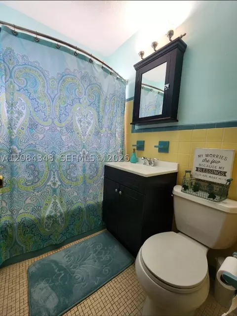 Bath - 130 E 35th St, Hialeah, FL 33013 photo 4 of 5