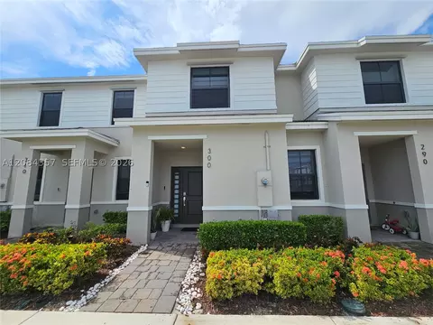 300 NE 12th St, Florida City, FL 33034