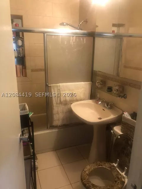 Bath - 770 E 17th St, Hialeah, FL 33010 photo 2 of 3