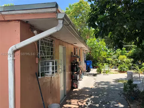 Exterior - 770 E 17th St, Hialeah, FL 33010 photo 6 of 9