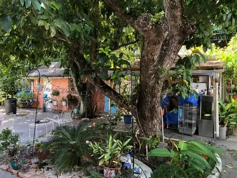 Exterior - 770 E 17th St, Hialeah, FL 33010 photo 8 of 9