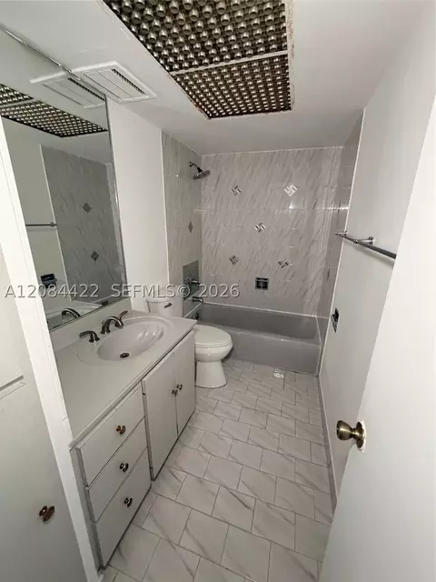 Bath - 7006 W 17th Ct, Hialeah, FL 33014 photo 4 of 4