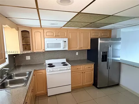 Kitchen - 7006 W 17th Ct, Hialeah, FL 33014 photo 1 of 2