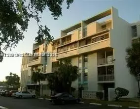 2017 NW 46th Ave #A104, Lauderdale Lakes, FL 33313