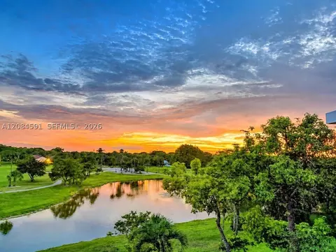 3980 Oaks Clubhouse Dr #409, Pompano Beach, FL 33069
