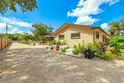 Exterior - 1575 Harlock Rd, Melbourne, FL 32934 photo 1 of 8