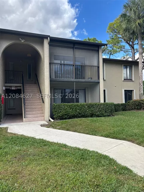 718 Sunny Pine Way #H2, Greenacres, FL 33415